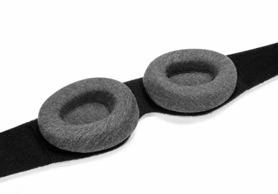 Verstellbare Augenmuscheln der Manta Sleep Mask